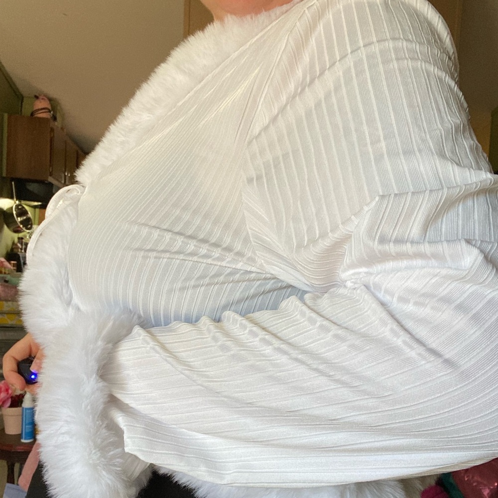White fuzzy fur crop y2k cardigan - Picture 3 of 4